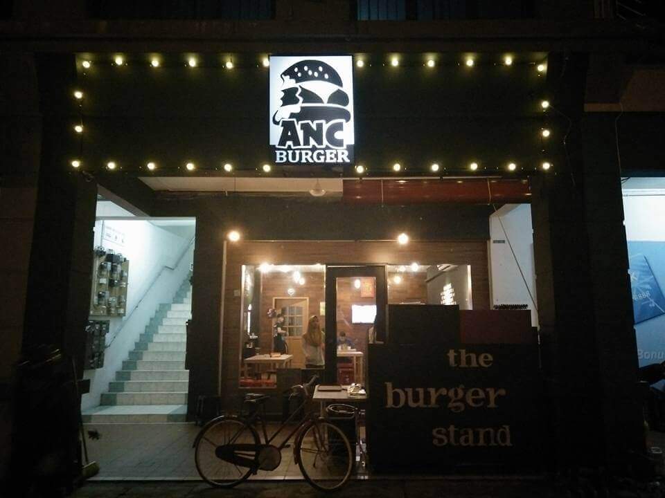 Anda Perlu Cuba 5 Homemade Burger Ini Di Kuching