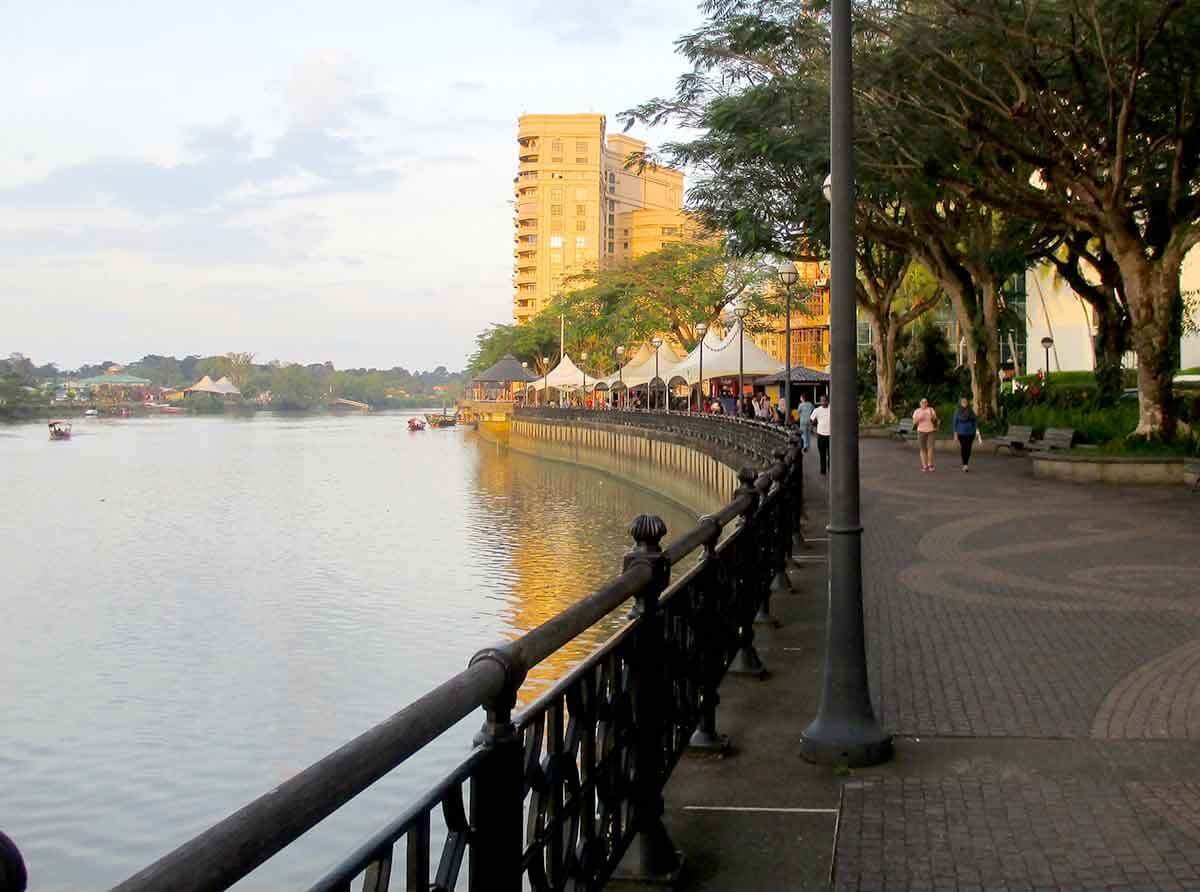 Pelayar Dari Australia Ini Kongsikan Mengapa Beliau Cintakan Kuching
