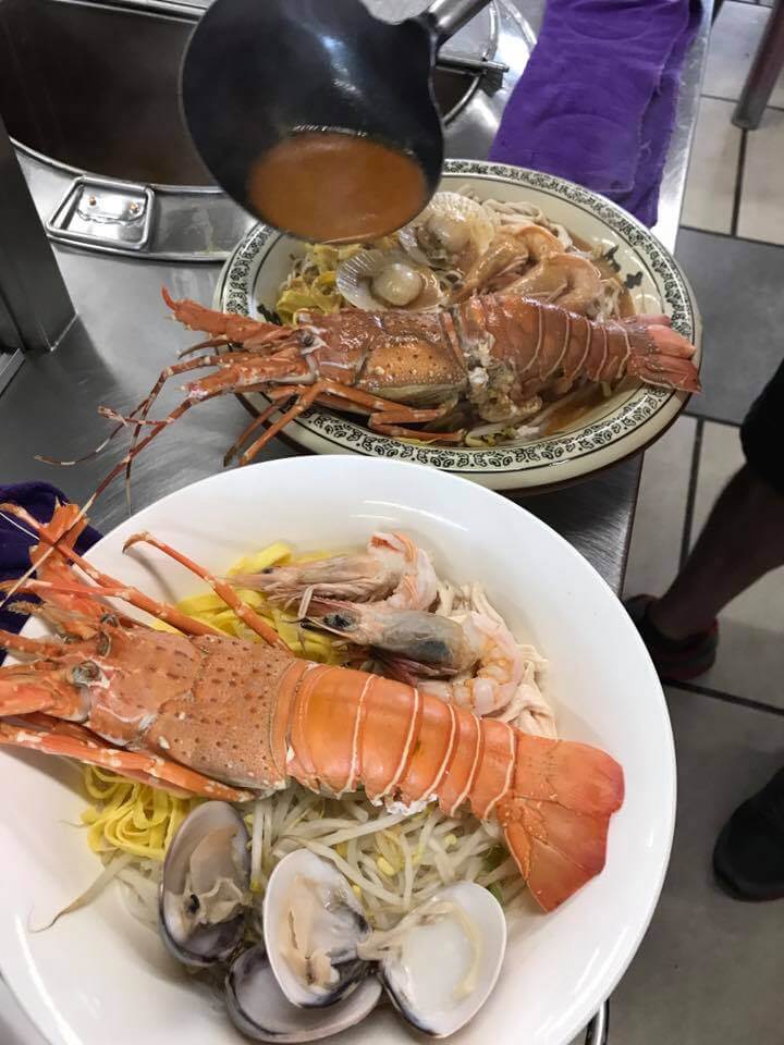 Nikmati Lobster Gergasi Di Hochiak Lobster Sarawak Laksa