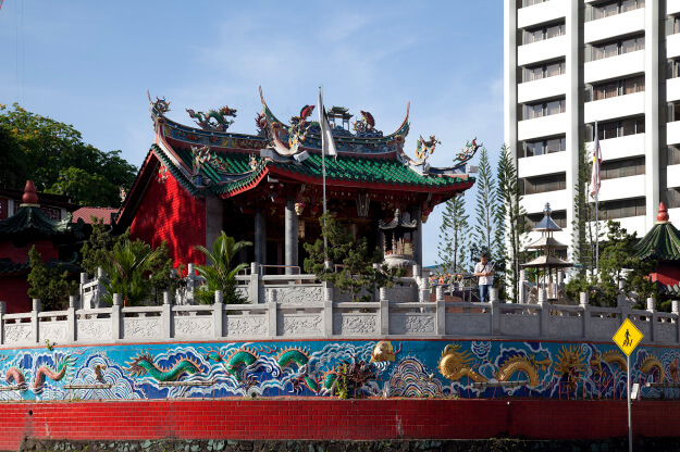 One Perfect Day in Kuching, According To Anthony Bourdain One Perfect Day in Kuching, According To Anthony Bourdain
