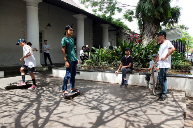 One Perfect Day in Kuching, According To Anthony Bourdain One Perfect Day in Kuching, According To Anthony Bourdain
