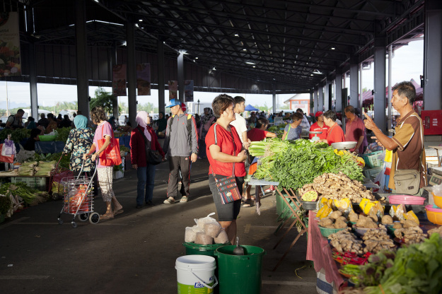 One Perfect Day in Kuching, According To Anthony Bourdain One Perfect Day in Kuching, According To Anthony Bourdain