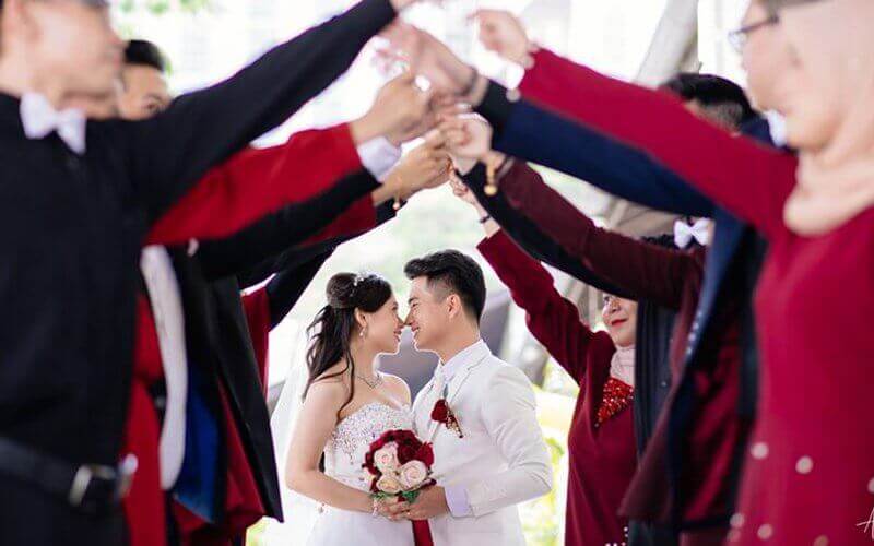 Di Kuching, 6 gadis Muslim jadi ‘bridesmaids’ perkahwinan dalam gereja