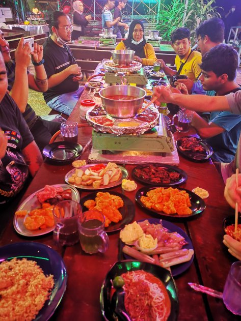 5 Lokasi Steamboat Buffet Yang Anda Mesti Cuba Di Kuching