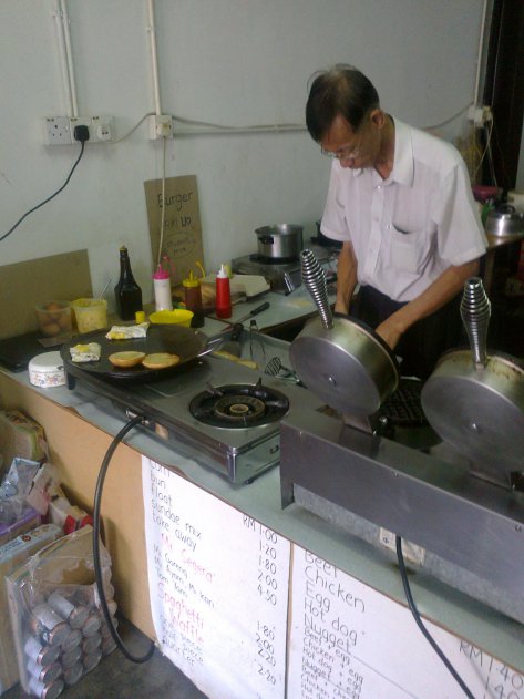 Kenali Stall Uncle Libra, Pembuat Burger Legend Area St. Thomas