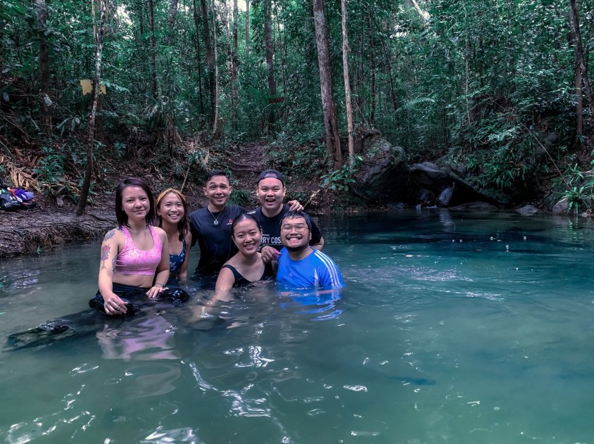 Blue Pool Permai, Kolam Kebiruan Di Tengah Hutan Santubong