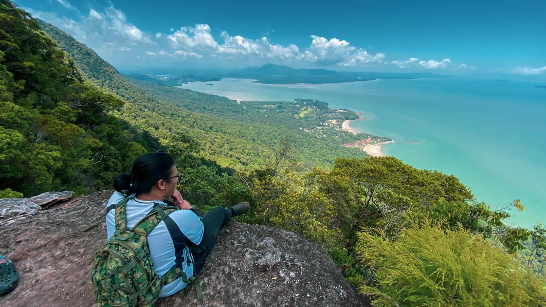 Puncak Gunung Santubong Summit 4.5 Kini Ditutup Secara Kekal