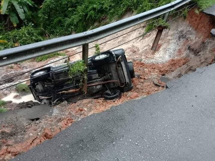 Empat Sahabat Hampir Terjunam Dalam Kejadian Tanah Runtuh Di Gersik