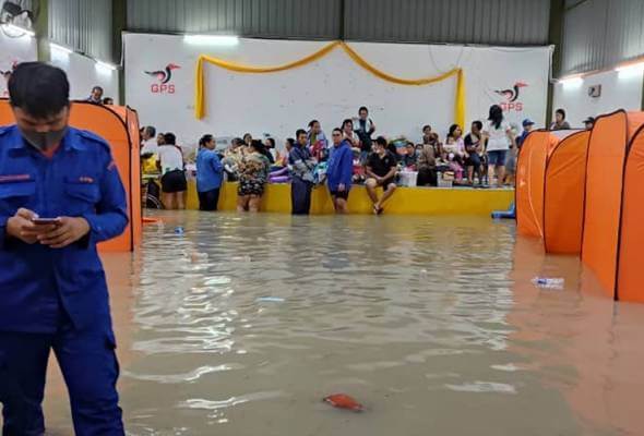 Dua Pusat Pemindahan Sementara Dinaiki Air Di Kuching