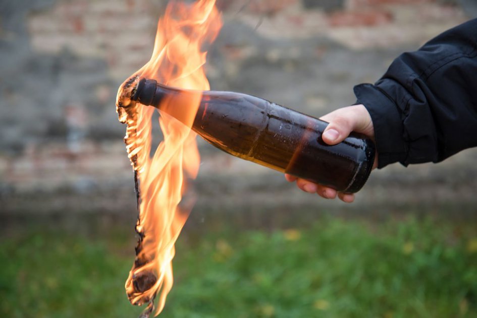 Rumah Terbakar Dilempar Molotov Coctail, Suspek Kini Diburu